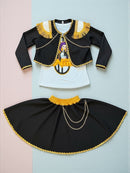 Conjunto Estilo Concierto Dorado – 3 Piezas ✨ Chamarra + Blusa + Falda