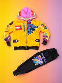 Conjunto Exclusivo Inspirado en Heroínas de KPOP - Hoodie Vibrante con Detalles Únicos y Pants a Juego